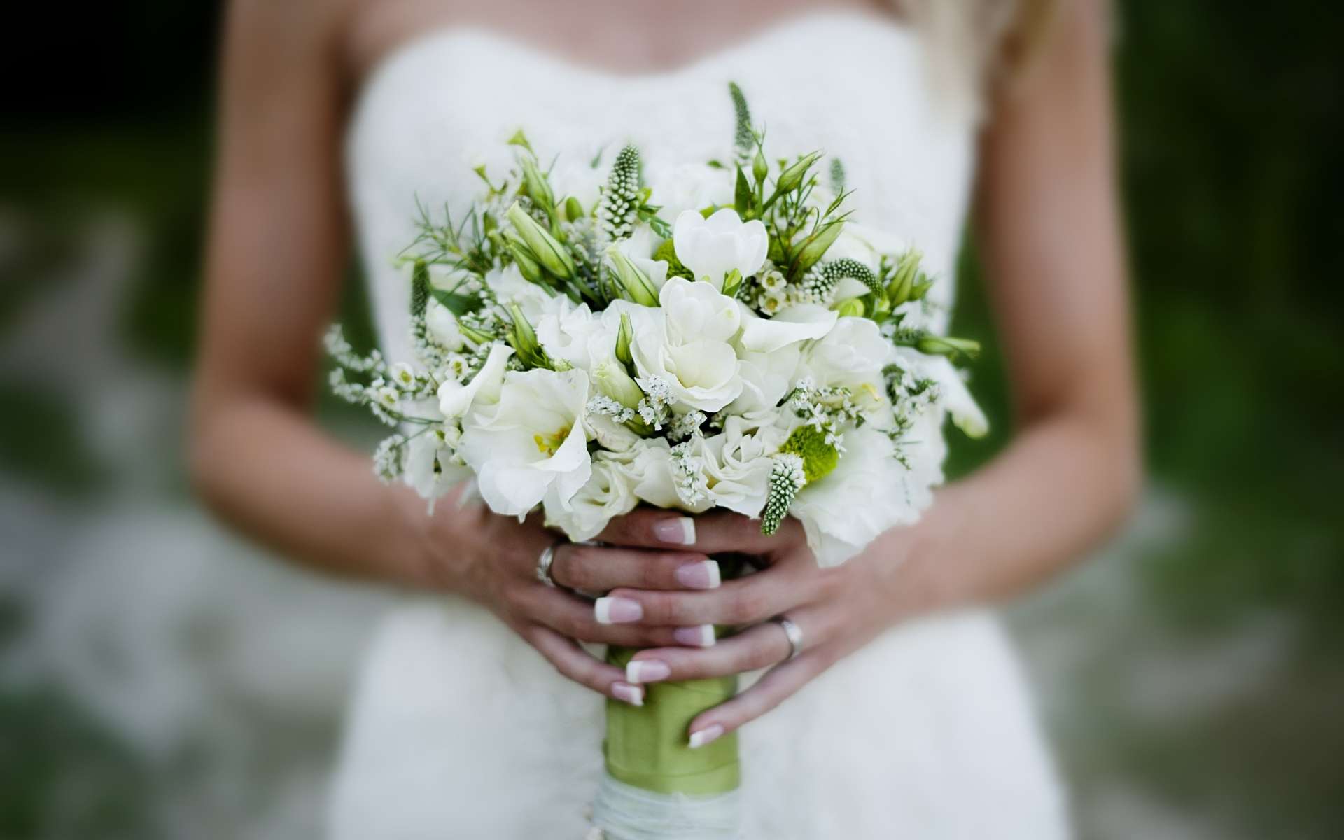 Why Do Wedding Flowers Cost What They Do?
